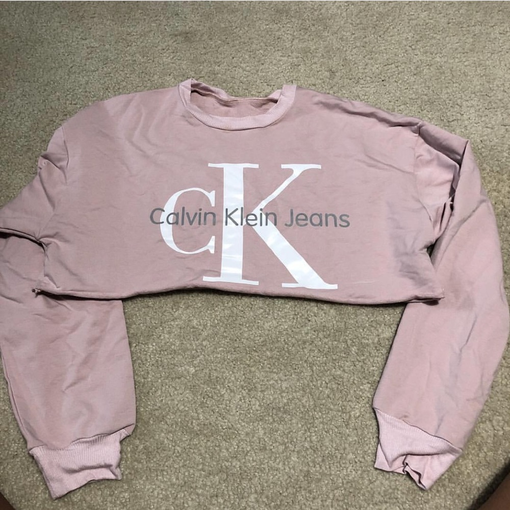 Cropped CK shirt